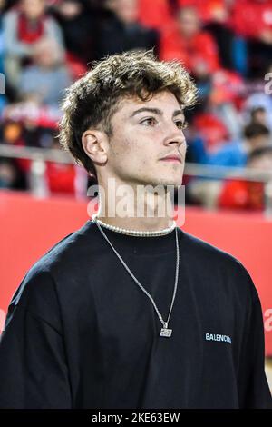 MALLORCA, ESPAGNE - NOVEMBRE 9: Champion du monde Moto3 Izan Guevara attend le début du match entre le RCD Mallorca et l'Atletico de Madrid de la Liga Santander sur 9 novembre 2022 à visiter le stade de Majorque son Moix à Majorque, Espagne. (Photo de Samuel Carreño/ PX Images) Banque D'Images