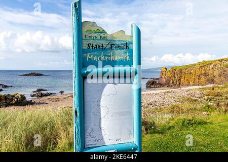 Le panneau de départ et d'arrivée pour Kintyre Way sur la péninsule de Kintyre à Machrihanish, Argyll & Bute, Écosse, Royaume-Uni Banque D'Images