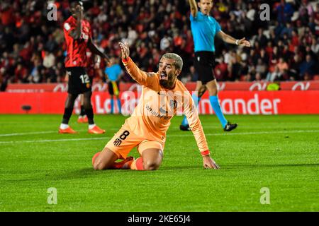 MALLORCA, ESPAGNE - NOVEMBRE 9 : Antoine Griezmann de l'Atlético de Madrid proteste lors du match entre le RCD Mallorca et l'Atlético de Madrid de la Liga Santander sur 9 novembre 2022 à visiter le stade de Majorque son Moix à Majorque, Espagne. (Photo de Samuel Carreño/ PX Images) Banque D'Images