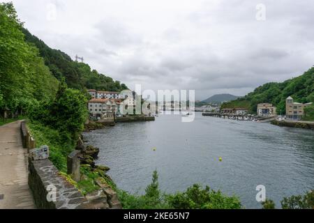 Pasajes San Juan randonnée le long de la côte Banque D'Images