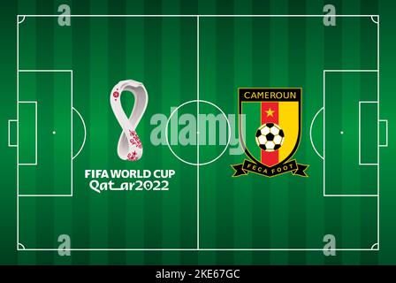 Terrain de football vu d'en haut avec l'emblème de la fédération de football du Cameroun, Qatar 2022 World Championship, illustration éditoriale Banque D'Images