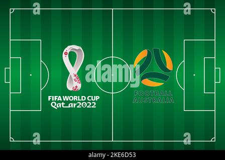 Terrain de football vu d'en haut avec l'emblème de la fédération de football d'Australie, Championnat du monde Qatar 2022, illustration éditoriale Banque D'Images