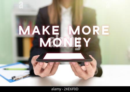 Affiche faire plus d'argent. Concept signifiant augmenter vos revenus salaire avantages travailler plus ambitieux ambition Banque D'Images