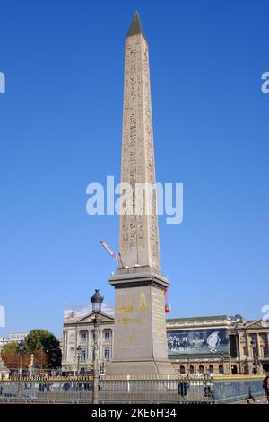 Un cliché vertical de l'Obélisque de Louxor au centre de la place de la Concorde, Paris Banque D'Images