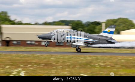 Force aérienne finlandaise - British Aerospace Hawk Mk.51 en train de jouer au Royal International Air Tattoo 2022 Banque D'Images