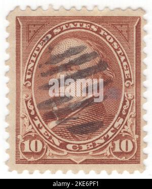 USA - 1897: Timbre-poste orange-brun de 10 cents représentant le portrait de Daniel Webster, avocat et homme d'État américain qui a représenté le New Hampshire et le Massachusetts au Congrès des États-Unis et a servi comme secrétaire d'État des États-Unis sous les présidents William Henry Harrison, John Tyler, et Millard Fillmore. Webster était l'un des avocats américains les plus éminents du 19th siècle, et a plaidé plus de 200 affaires devant la Cour suprême des États-Unis entre 1814 et sa mort en 1852. Au cours de sa vie, il a été membre du Parti fédéraliste, du Parti républicain national et du Parti Whig Banque D'Images