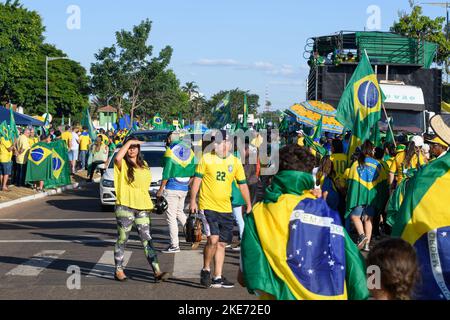 Campo Grande, MS, Brésil - 06 novembre 2022: Des manifestants brésiliens dans les rues demandant une intervention fédérale après l'élection de Lula. Duque de Caxias Banque D'Images