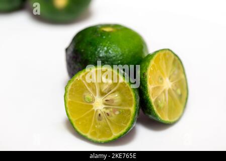 Calamansi - le plus petit agrumes des Philippines également connu sous le nom de citron vert ou citron philippin Banque D'Images