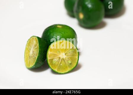 Calamansi - le plus petit agrumes des Philippines également connu sous le nom de citron vert ou citron philippin Banque D'Images