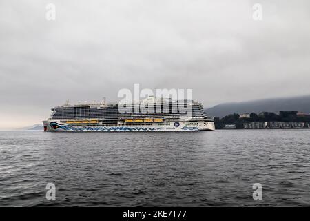 Bateau de croisière Sky AIDAnova à Byfjorden, au départ du port de Bergen, en Norvège Banque D'Images