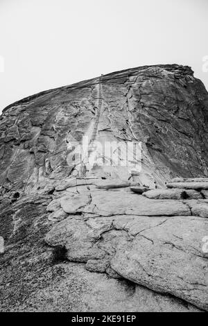 Chemin vers les câbles sur Half Dome à Yosemite Banque D'Images