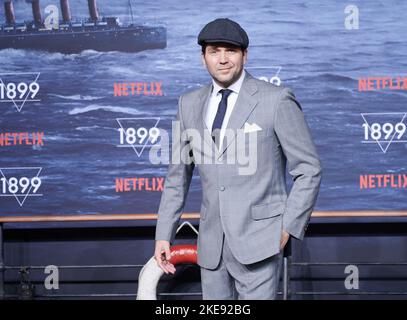 Berlin, Allemagne. 10th novembre 2022. Pierre Kiwitt vient à la première de la série Netflix 1899 à Funkhaus Berlin. Credit: Annette Riedl/dpa/Alay Live News Banque D'Images