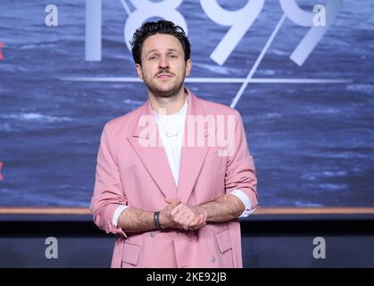 Berlin, Allemagne. 10th novembre 2022. Dimitrij Schaad vient à la première de la série Netflix 1899 à Funkhaus Berlin. Credit: Annette Riedl/dpa/Alay Live News Banque D'Images