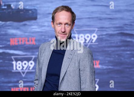 Berlin, Allemagne. 10th novembre 2022. Stephan Kampwirth vient à la première de la série Netflix 1899 à Funkhaus Berlin. Credit: Annette Riedl/dpa/Alay Live News Banque D'Images