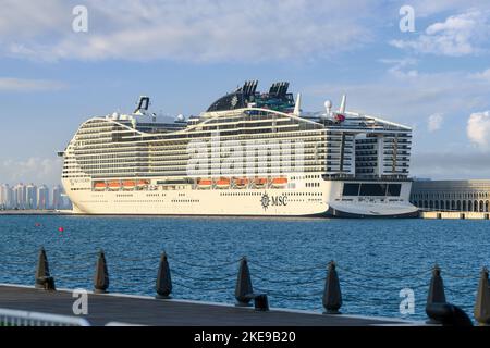 Doha, Qatar - 11 novembre 2022: MSC World Europa sort au Qatar pour recevoir les invités de la coupe du monde Banque D'Images