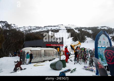 Station de ski de Thredbo, située dans le parc national de Kosciuszko, dans les Snowy Mountains de Nouvelle-Galles du Sud, en Nouvelle-Galles du Sud, en Australie. 11/7/22 Banque D'Images