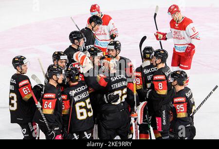 Krefeld/Allemagne. 10/11/2022, jubilation GER après le but à 3:2 par Daniel SCHMOELZ (Schmolz) (GER/ withte), jubilation finale. Allemagne (GER) - Danemark (DEN) 3:2 OT, on 10 novembre 2021. Coupe d'Allemagne de hockey sur glace à partir de 10,11. - 13.11.2022 à Krefeld/Allemagne. Banque D'Images