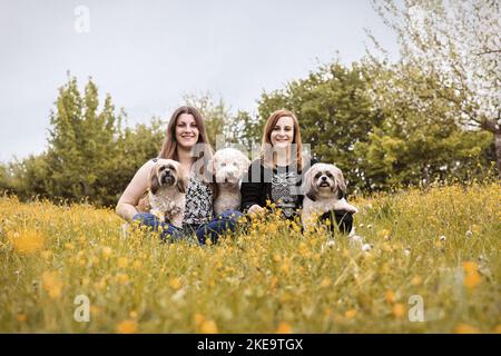 femmes et chiens Banque D'Images