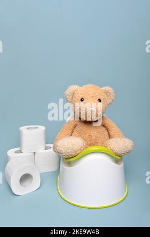 Ours en peluche sur un pot. Banque D'Images