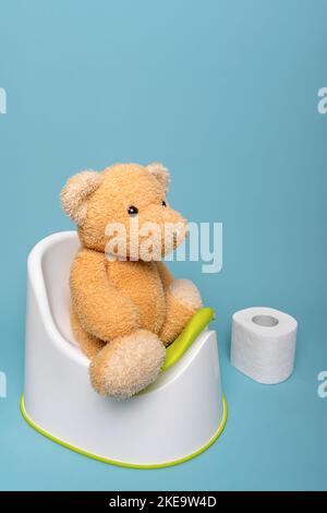 Ours en peluche sur un pot. Banque D'Images