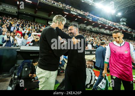 Gennaro Gattuso, entraîneur en chef de Valence et Manuel Pellegrini, entraîneur en chef de Real Betis lors du championnat espagnol la Liga football match entre Valencia CF et Real Betis Balompie le 10 novembre 2022 au stade Mestalla à Valence, Espagne - photo: Ivan Terton/DPPI/LiveMedia Banque D'Images