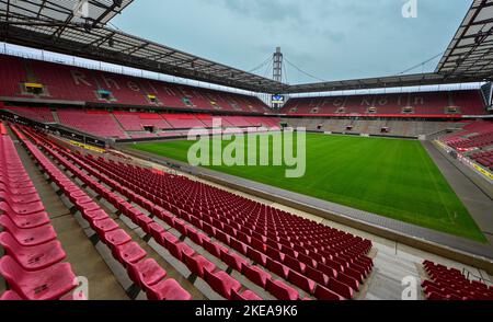 Visite de RheinEnergieStadion - le terrain de jeu officiel du FC Koln, Allemagne Banque D'Images