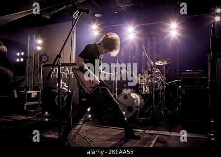 Voler la ville, en live à Hard Rock Hell XV, novembre 2022, photos de John Lambeth. Banque D'Images