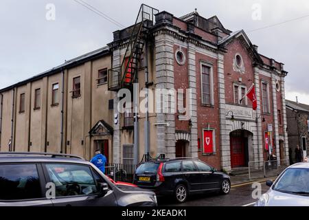 RHONDDA, PAYS DE GALLES - 09 NOVEMBRE 2022 : marque du pays de Galles avant l'annonce de l'équipe Cymru pour la coupe du monde de la FIFA 2022 au Tylorstown Welfare Hall, Rhondd Banque D'Images