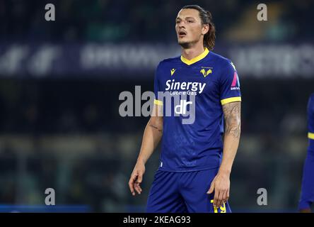 Milan Durique de Hellas Verona FC regarde pendant la série Un match entre Hellas Verona FC et Juventus FC au stade Marcantonio Bentegodi sur 10 novembre 2022 à Vérone, Italie . Banque D'Images