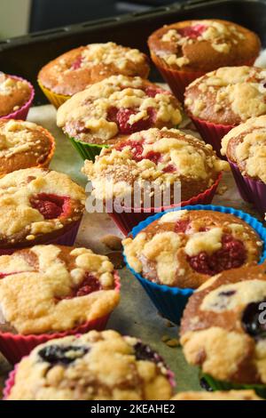 muffins frais avec baies Banque D'Images