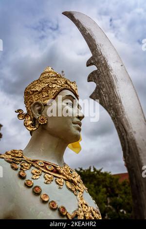 Wat Jed Yod, construit en 1497, est un grand temple actif où les moines vivent et étudient, et est rarement visité par des étrangers. C'est l'un des temples anciens et traduit en Temple sept pics. Banque D'Images