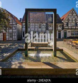 Fontaine Weberbrunnen sur Tuchmacherplatz dans la vieille ville de Kettweg, Allemagne, Rhénanie-du-Nord-Westphalie, région de la Ruhr, Essen Banque D'Images