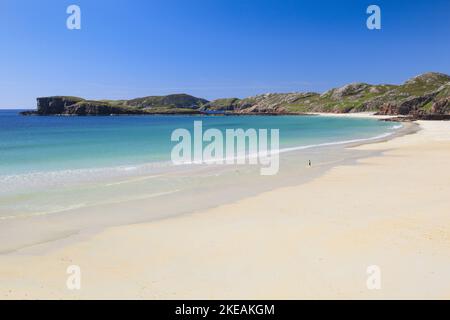 Personne seule à la plage de sable idyllique d'Oldshoremore sur la côte ouest de Scottland, Royaume-Uni, Écosse, Sutherland, Oldsshoremore Banque D'Images