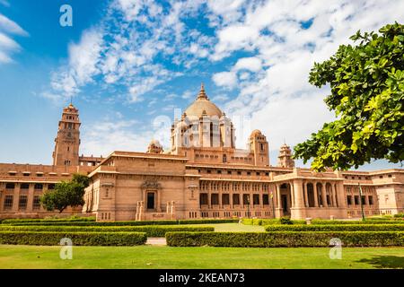 la place du roi du patrimoine avec un ciel bleu clair spectaculaire de l'image d'angle plat est prise à umaid bhawan Palace jodhpur rajasthan inde le 06 2022 septembre. Banque D'Images