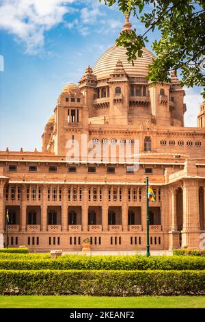 la place du roi du patrimoine avec un ciel bleu clair spectaculaire de l'image d'angle plat est prise à umaid bhawan Palace jodhpur rajasthan inde le 06 2022 septembre. Banque D'Images