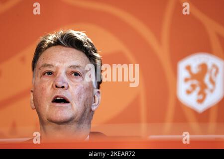 ZEIST - entraîneur national Louis van Gaal de l'équipe nationale néerlandaise lors d'une conférence de presse. Il explique sa sélection pour la coupe du monde au Qatar. ANP MAURICE VAN STEEN Banque D'Images