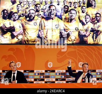 ZEIST - entraîneur national Louis van Gaal de l'équipe nationale néerlandaise lors d'une conférence de presse. Il explique sa sélection pour la coupe du monde au Qatar. ANP MAURICE VAN STEEN Banque D'Images