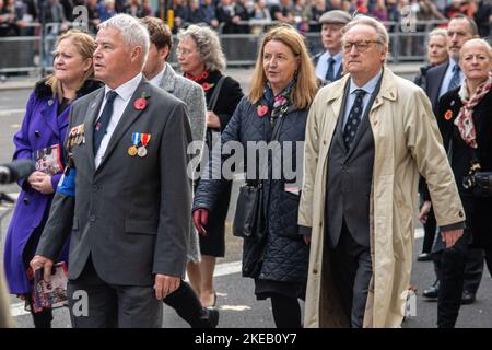 Londres, Royaume-Uni. 11th novembre 2022. Le Service annuel du souvenir de l'Association du Front occidental au Cenotaph avec des représentants des Services, d'un pensionné de Chelsea, de groupes religieux et du Commonwealth. Vice-amiral Sir Timothy Laurence, KCVO, CB, ADC, CSM, Le frère Nigel Cave a mené les prières et Sir Anthony Seldon a lu « le soldat ». Un joueur de cornemuse du London Scottish Regiment a joué « Flowers of the Forest ». Crédit : Peter Hogan/Alay Live News Banque D'Images