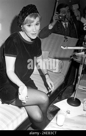 Susan Hampshire. CBE. Actrice anglaise née le 12 mai 1937. Photographié ici alors qu'en Suède 1968 dans le cadre de la série télévisée de la BBC la Forsyte Saga dans laquelle elle a joué dans le rôle de Fleur. La série a été initialement présentée en 26 épisodes le samedi soir avec début 7 janvier 1967. Suède 1968. Conard réf. 5544 Banque D'Images