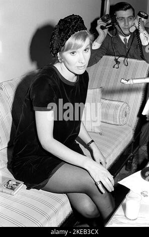 Susan Hampshire. CBE. Actrice anglaise née le 12 mai 1937. Photographié ici alors qu'en Suède 1968 dans le cadre de la série télévisée de la BBC la Forsyte Saga dans laquelle elle a joué dans le rôle de Fleur. La série a été initialement présentée en 26 épisodes le samedi soir avec début 7 janvier 1967. Suède 1968. Conard réf. 5544 Banque D'Images