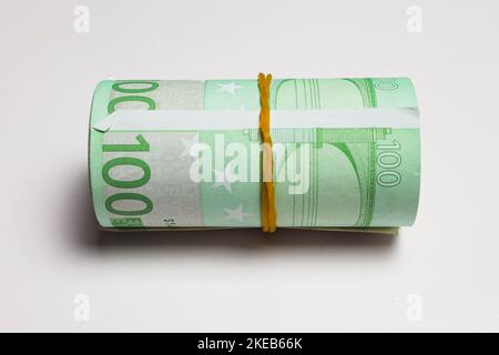 vue rapprochée du paquet de billets en euros sur fond blanc Banque D'Images