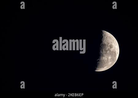 Vue du premier quart de la lune. WESTERN Cape. Afrique du Sud Banque D'Images