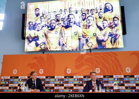 ZEIST - entraîneur national Louis van Gaal de l'équipe nationale néerlandaise lors d'une conférence de presse. Il explique sa sélection pour la coupe du monde au Qatar. ANP MAURICE VAN STEEN Banque D'Images
