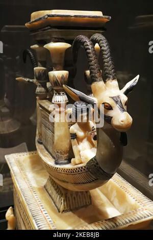 Maquette de bateau d'albâtre trouvée dans le tombeau de Toutankhamon Banque D'Images