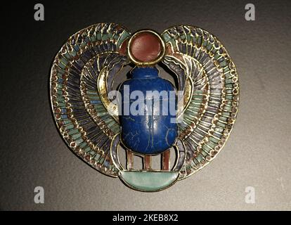 Pectoral avec scarabée solaire de la tombe de Toutankhamon Banque D'Images