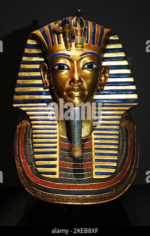 Le masque funéraire emblématique de Toutankhamon Banque D'Images