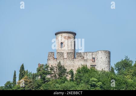 monte Isola, Italie - 05-06-2022: La belle Tour Rocca Martinengo à Monte Isola Banque D'Images