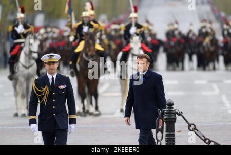 Emmanuel Macron. Le président français Emmanuel Macron assiste à une cérémonie à l'Arc de Triomphe à Paris (France), sur 11 novembre 2022. Photo de Jacques Witt/Pool/ABACAPRESS.COM Banque D'Images