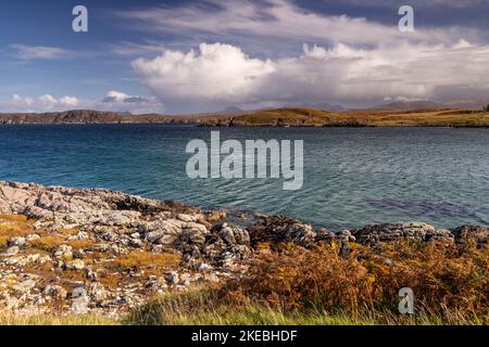 Vue sur le Loch Ewe sur la côte atlantique nord-ouest de l'Écosse Banque D'Images
