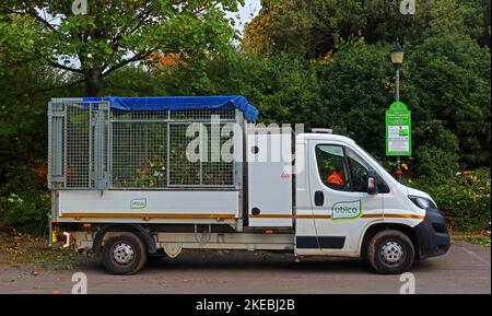 Ubico véhicule de déchets travaillant à Cheltenham, Gloucestershire, Angleterre, Royaume-Uni, GL50 1AD Banque D'Images